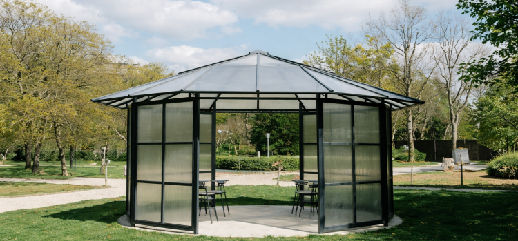 Полікарбонат для садових конструкцій: альтанки, тераси, навіси